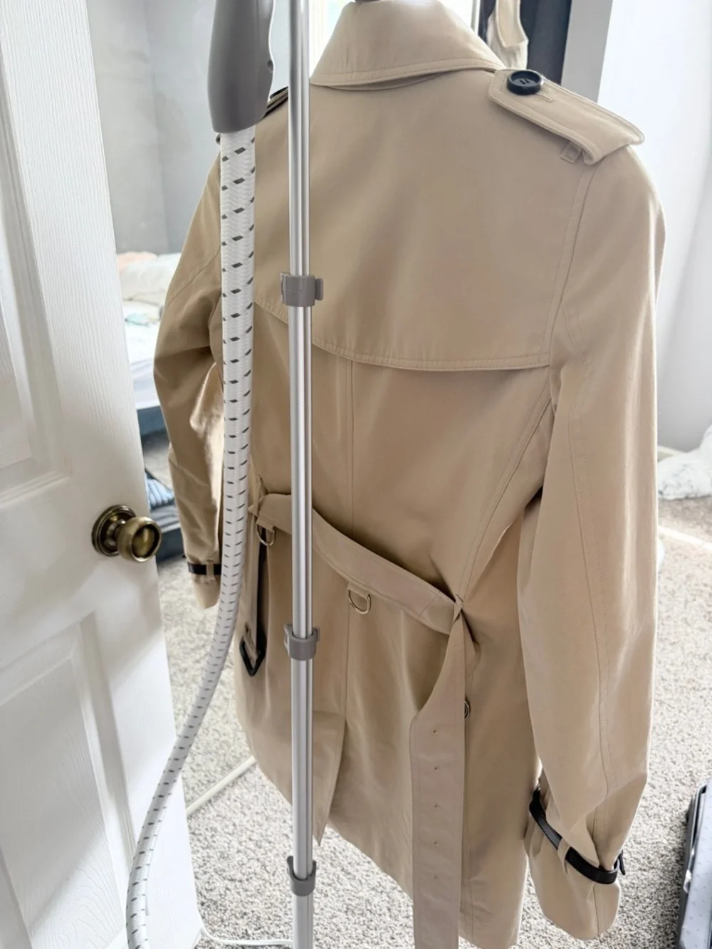 Burberry Women's Beige Classic Trench Coat - Picture 2 of 7